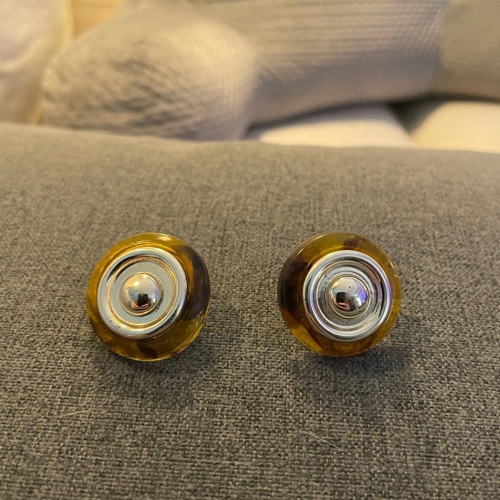 VINTAGE gold and tortoise shell button earrings